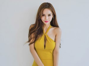 Hyun Kyung – Golden Rod Monokini