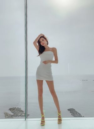 Park Da Hyun – White Dress Top Jeans