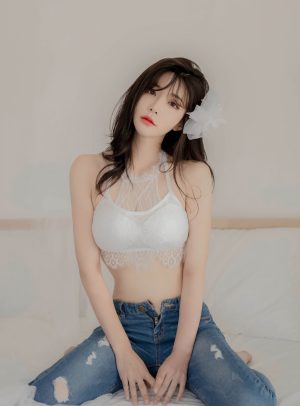 Yoo Gyeong – White n Jeans