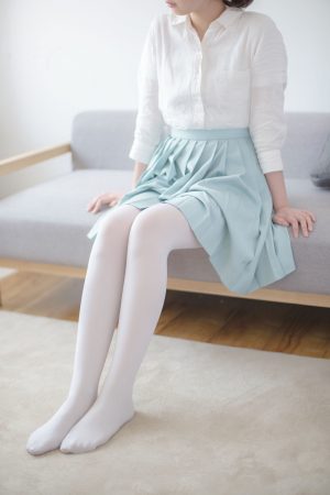 [Senro Foundation] R15-003 Supple white silk loli stockings photo set