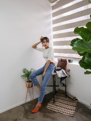 07.09.2017 – Jeans Set – Kim Hye Ji