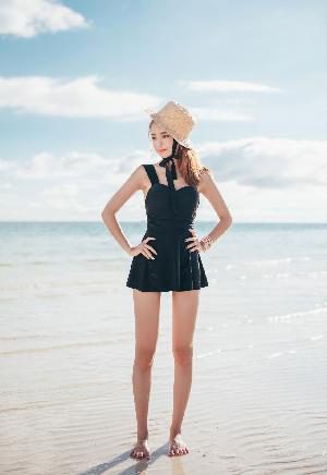 Jin Hee – Beachwear Set – 25.05.2018