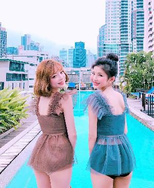 20.05.2018 – Kang Tae Ri & Asaki – Beachwear Set