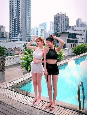 21.06.2018 – Beachwear Set – Kang Tae Ri & Asaki