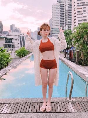 25.05.2018 – Beachwear Set – Kang Tae Ri