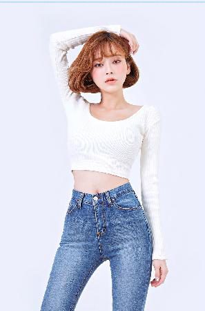 23.04.2018 – Kang Tae Ri – Jeans Set