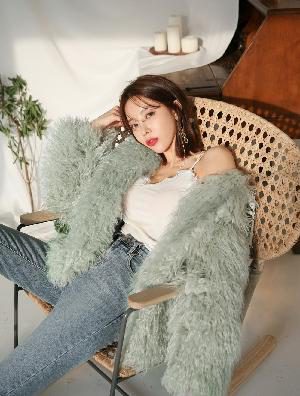 Kim Hye Ji – Jeans Set – 16.01.2018