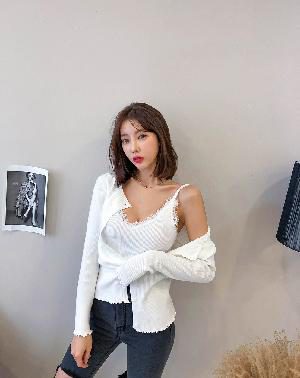 Kim Hye Ji – 22.01.2018 – Jeans Set