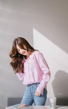 Kim Shin Jeong – 02.03.2018 – Jeans Set