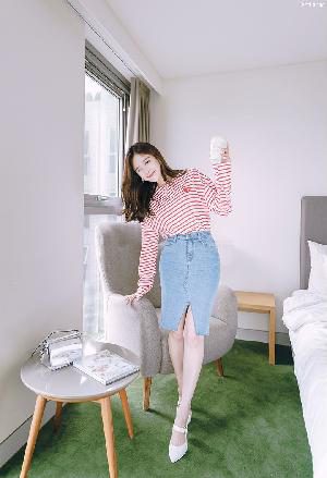 Kim Shin Yeong – 10.04.2018 – Jeans Set