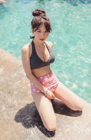 Kwon Hyuk Jeong – Beachwear Set – 30.06.2018