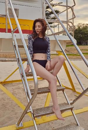Beachwear Set – Lee Chae Eun – 27.02.2018