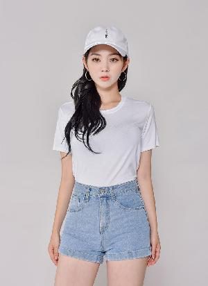 Lee Chae Eun – 04.08.2017 – Jeans Set