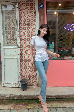 Jeans Set – 24.07.2017 – Lee Chae Eun