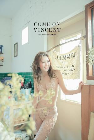 22.02.2018 – Lingerie Set – Lee Chae Eun