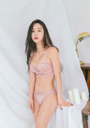 Lee Ji Na – 02.05.2018 – Lingerie Set