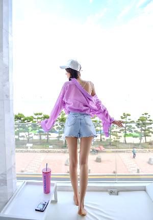 Park Jung Yoon – 30.06.2018 – Beachwear Set
