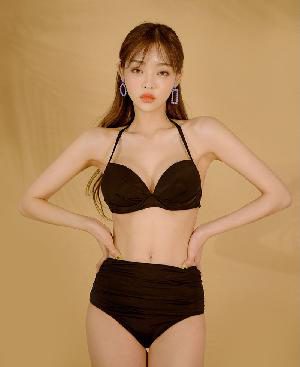 Beachwear Set – 03.08.2018 – Park Sae Eun