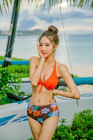 Park SooYeon Bikini reup  more pictures higher resolution. Let’s fap!