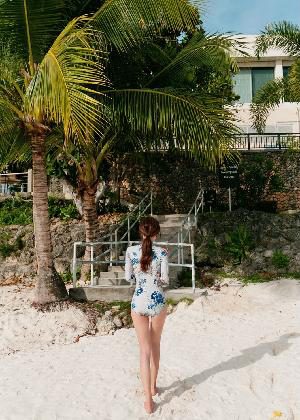 11.05.2018 – Beachwear Set – Son Yoon Ju