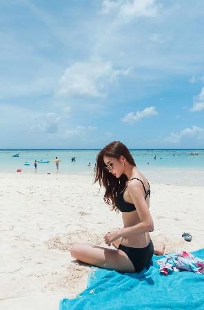 Beachwear Set – Son Yoon Ju – 25.07.2018