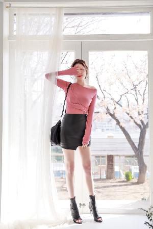 Leather Skirt Set – 11.04.2018 – Ye Jin