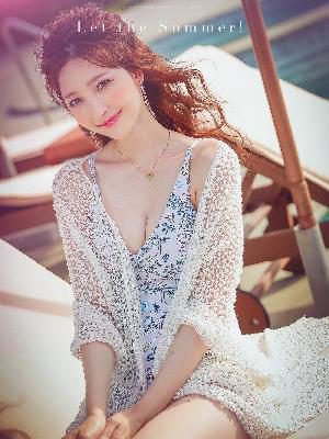 Floral Blue Swimsuit Set – Kim Hee Jeong