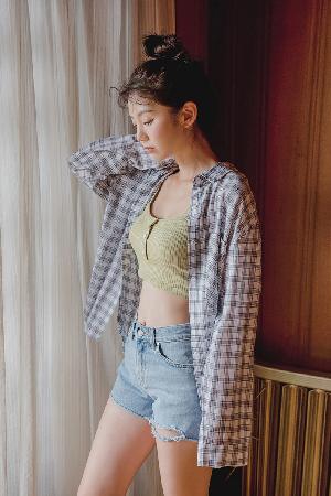 Lee Chae Eun – 08.08.2017 – Jeans Set