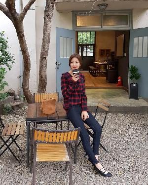 Jeans Set – Lee Chae Eun – 25.09.2017