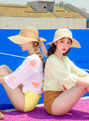 Lee Chae Eun & Sae Eun – 06.07.2017 – Beachwear Set