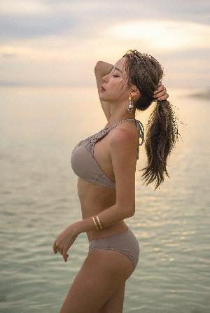 Hyun Kyung – Elin Bikini
