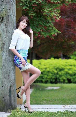 Lee Eun Hye – Colorful Pencil Skirt –  2013.5.19