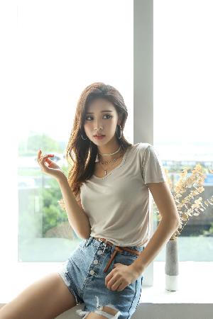 21.08.2017 – Jeans Set – Park Da Hyun