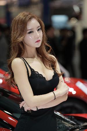 Yu Jin – Seoul Motor Show 2015