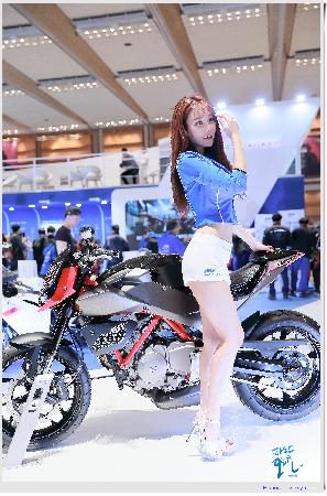 Lee Da Hee – Seoul Motor Cycle Show #3 –  03.31.2016