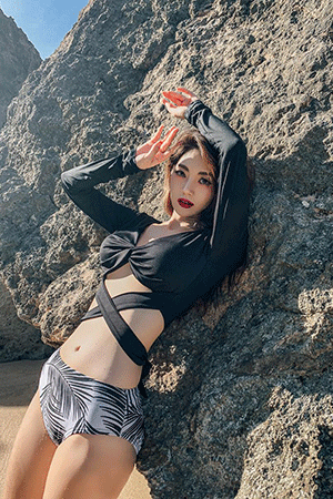 16.06.19 – Lee Chae Eun – Rosha Strap Rashguard