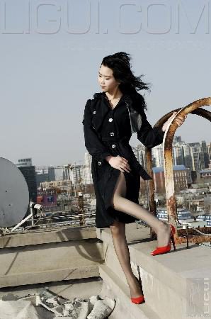 [柜 ligui] Model Cheng Helen Red and Black silk foot picture
