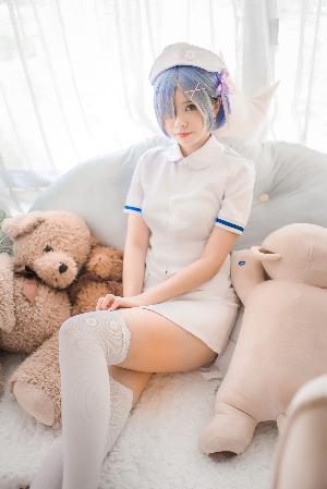 Xiaoyong sister W White Suit + Lama Nurse + Lambit Girl [COSPLAY Beauty] Photo Collection