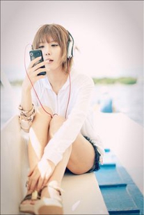 Xu Yunmei (허윤미) “fresh earphone girl” photo set