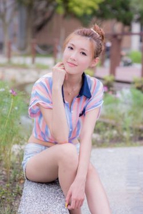 KILA Crystalline / Liao Tinghao “Small Qingxin Hot Pants Beauty Leg Street Take” Photo Album