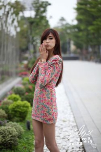 Taiwan beauty Liao Qiqi / KILA crystalline “color ultra short skirt street shoot” photo set