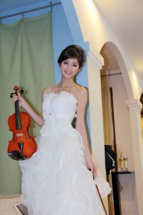 Taiwan temperament beauty Emily “beautiful white wedding dress” photo set