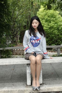 [Neis] NO.147 Wing Ning – soft girl on the long leg stone bench