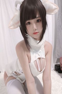 [COS welfare] Meng lady sister honey sauce cat “white silk sweater” photo set