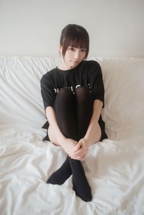 [网 红 os er] Anime blogger Kitaro_ 太郎 – Half-sleeved double horsetail photo set