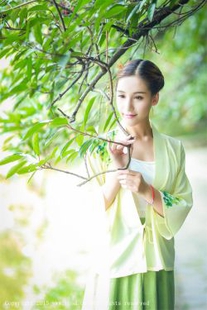 Ash Ice “The goddess is in a fresh Hanfu slowly coming from the lake” [TGOD push goddess] photo collection