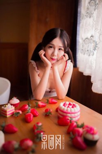 “Strawberry Girl” [fruit group Girlt-Xiongchuan Jixin] No.024 photo album