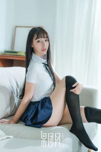 Mi Tutu er “Japanese Student Dress, Fragrant Shoulders and Buttocks vs Bare Back and Beautiful Legs” [Guotuan.com Girlt] No.047 Photo Album