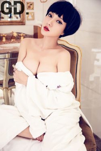 Song Guoer’s “Sexy Billiards Without Holy Light” Photo Album