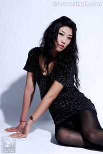 [丽柜LiGui] Model Wang Yu’s “Black Silk Beauty New Beauty” beautiful legs and jade feet photo pictures